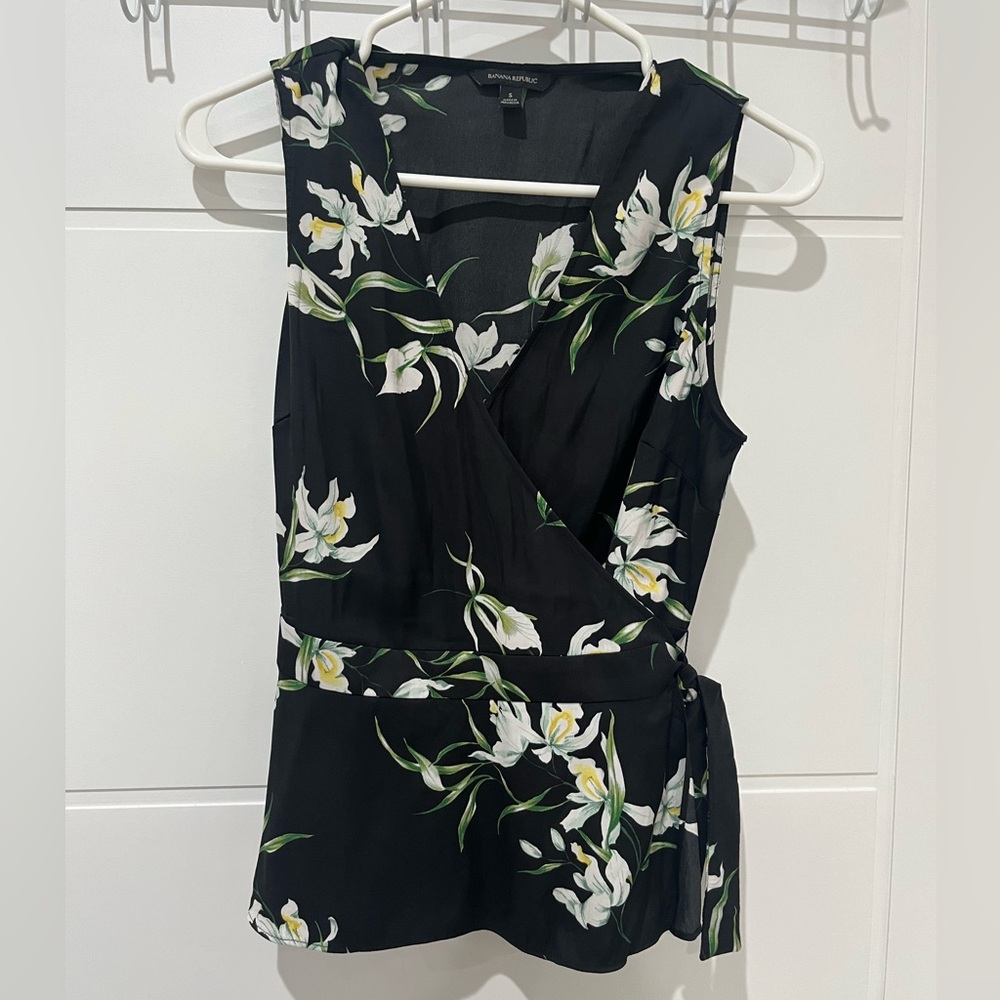 Banana Republic Women’s Black Floral Blouse